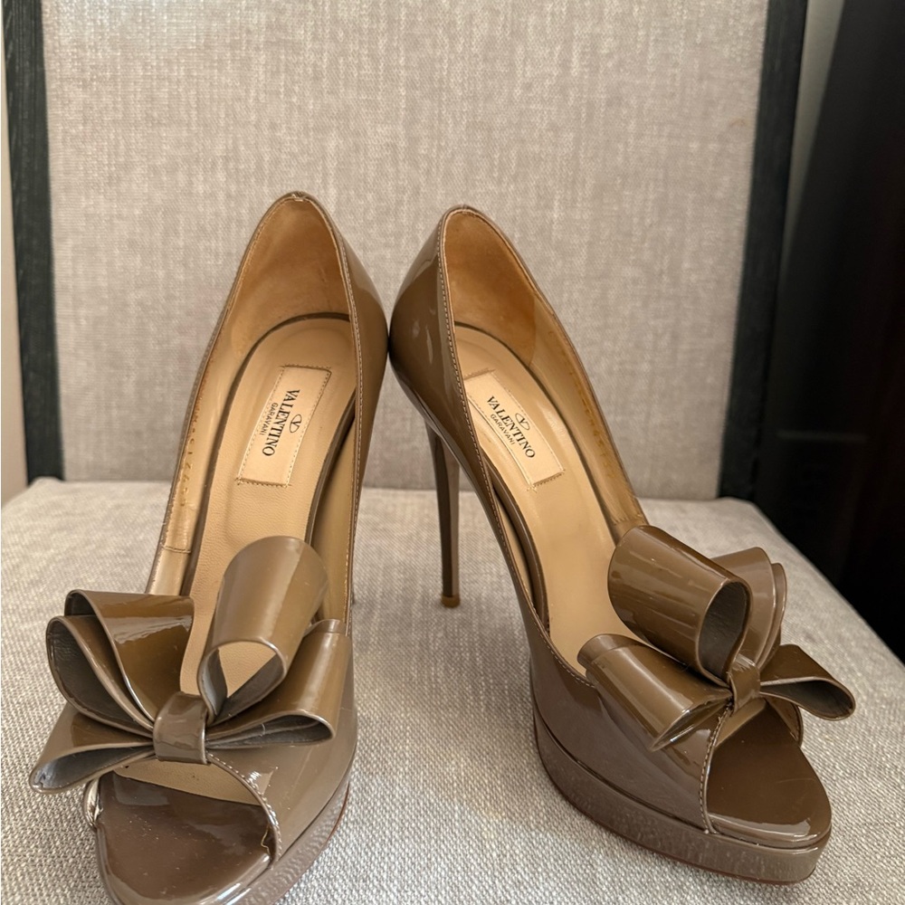 Valentino Taupe Bow Peep-Toe Heels